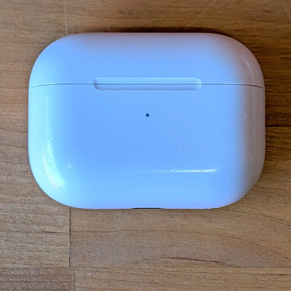 Apple AirPods Pro 2nd Gen White MagSafe Case ONLY MQD83AM/A A2698 A2699 A2700